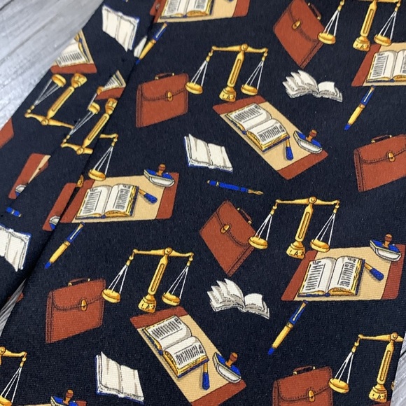 Paul Fredrick Vtg. “Scales of Justice” 100% Italian Silk Tie Hand made in USA - Picture 5 of 8